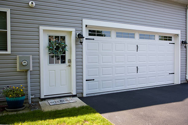 24/7 Emergency Garage Door Panel Replacement experts in Lewistown, IL